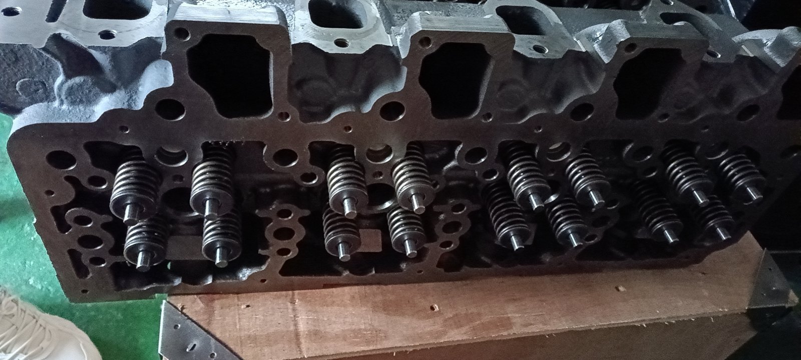 04905684-04910987-Cylinder-head-for-TCD-2013-L04-4V-1